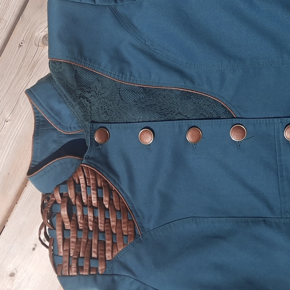 Blazer - Picture 2 of 13